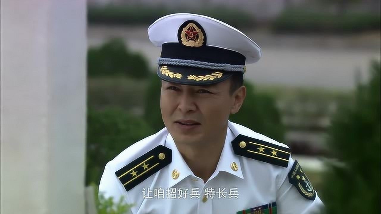 火蓝刀锋:龙队长墓地看战友,怎料来了一人哭喊四狗子,队长一脸懵