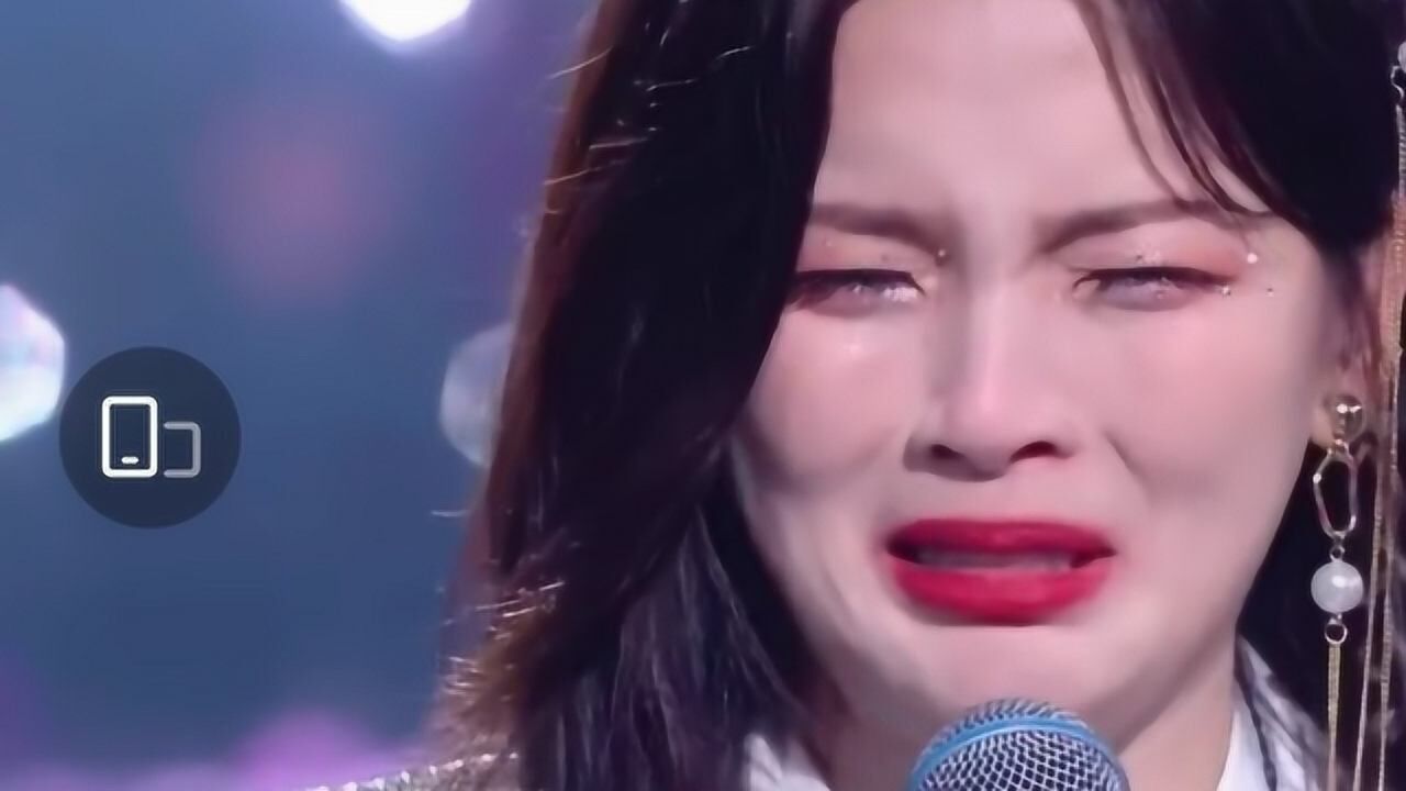 火箭少女101告别会上杨超越崩溃式大哭发言让人又心疼又好笑