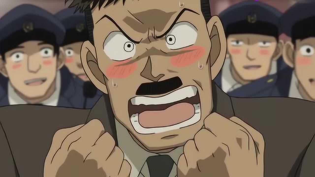 怪盗基德真是太皮了竟然在中森警官面前变成青子还不断挑衅