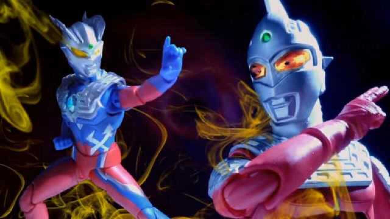 赛文奥特曼与贝利亚交手处于下风赛罗闻讯赶来支援老爹