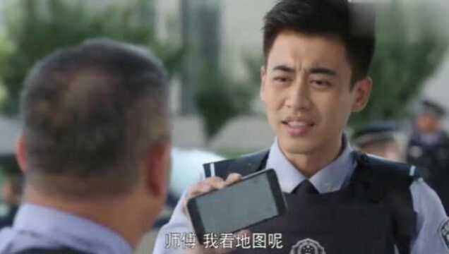 警察锅哥:简凡训斥陈师傅,怼得陈师傅哑口无言,脸都被气紫了