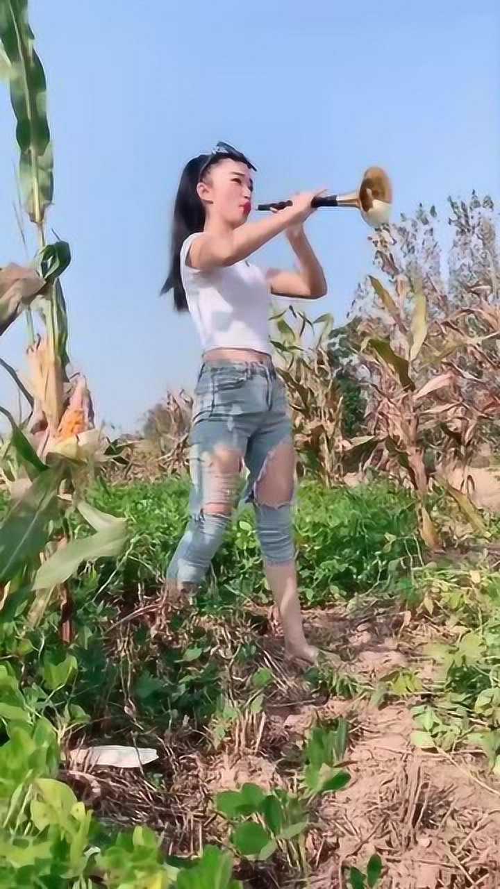 唢呐年轻小姑娘吹唢呐这样的年轻人已经不多了