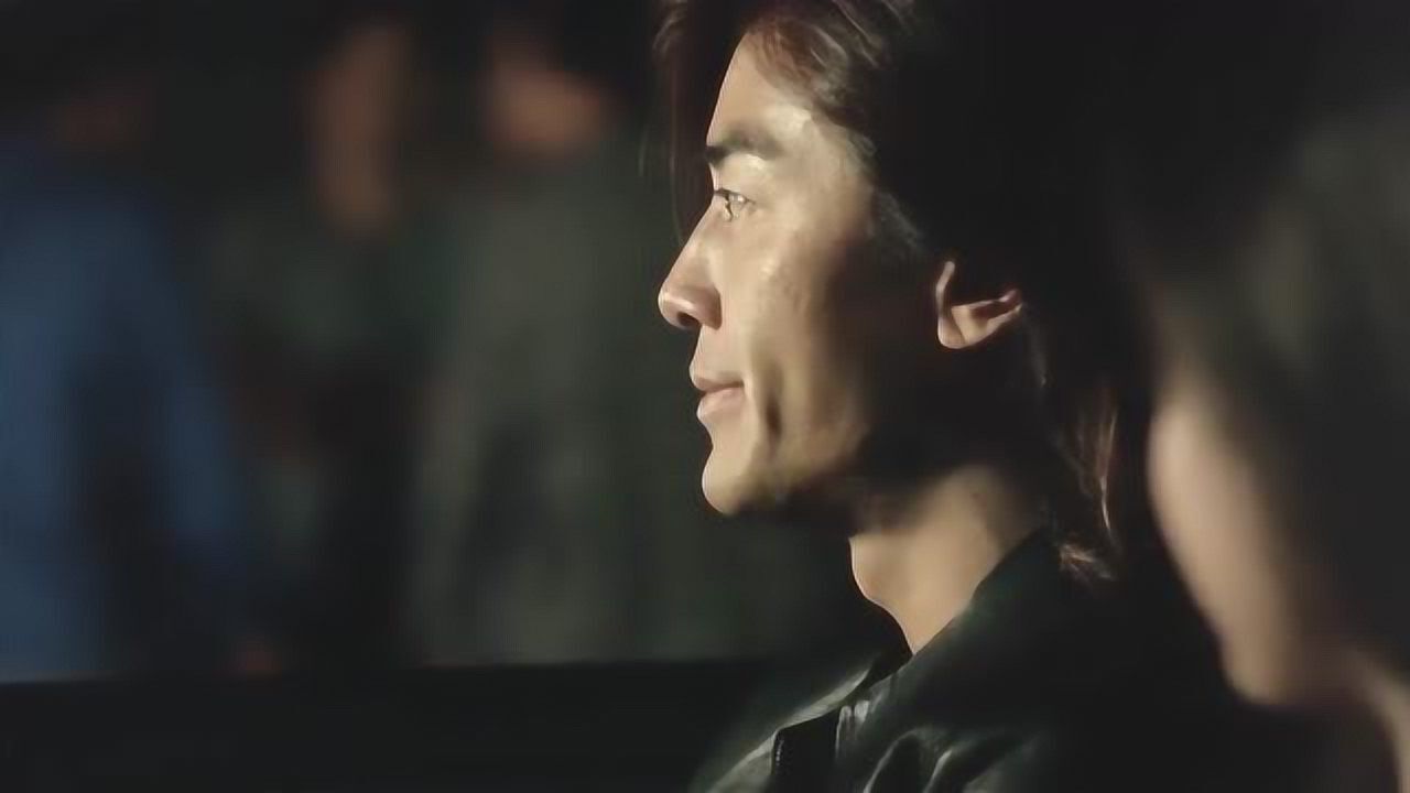 烈火战车:2sky开了一辆烂车,和邓风比赛,邓风送了两句话给他