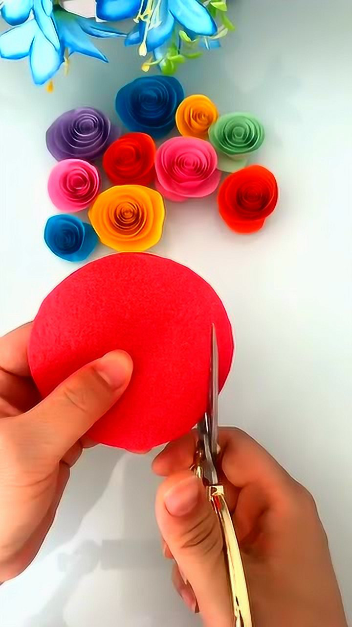 手工折纸教程用不同颜色的卡纸折好看的玫瑰花