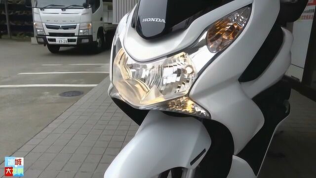 本田销量神车PCX,高颜值,排量适中,储物空间大,代步通勤神器