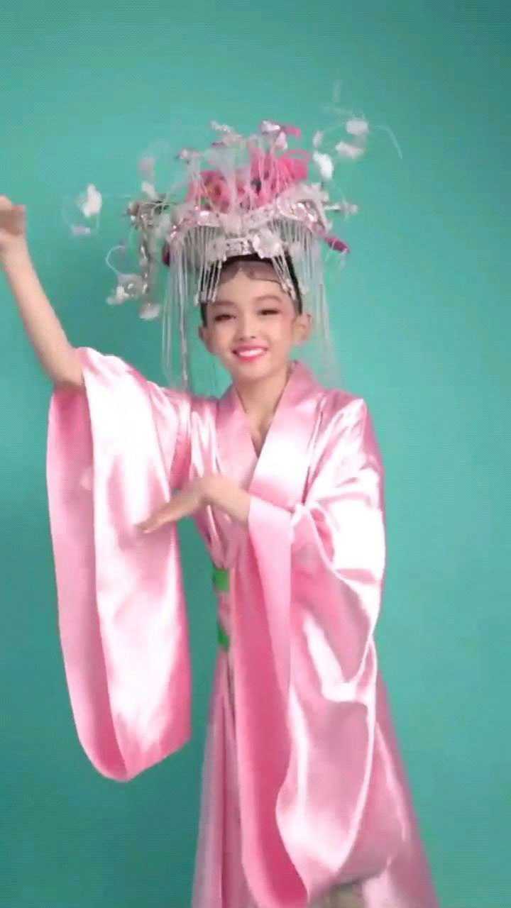 宋小睿vs裴佳欣一个童模一个童星差不多的年纪不同的人生