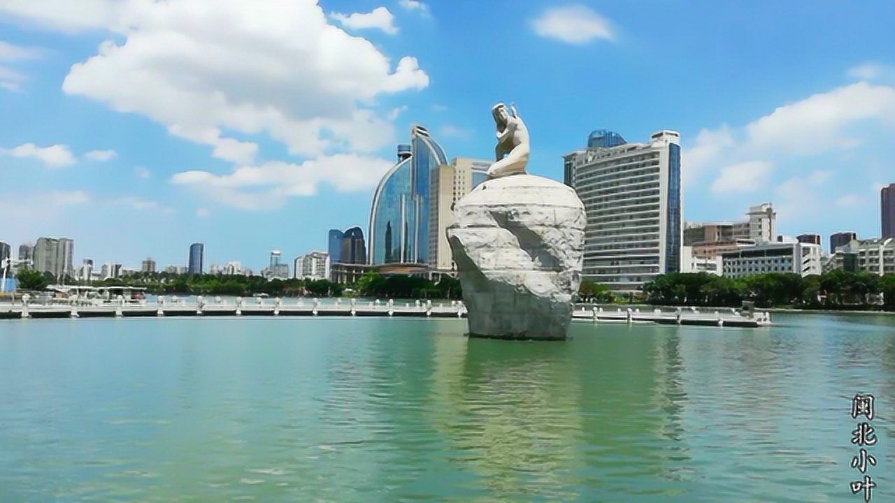厦门的标志性雕塑,白鹭女神像,就在白鹭洲公园,景色很美
