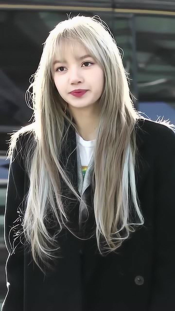 白发的lisa,简直就是人间芭比,鉴定完毕!