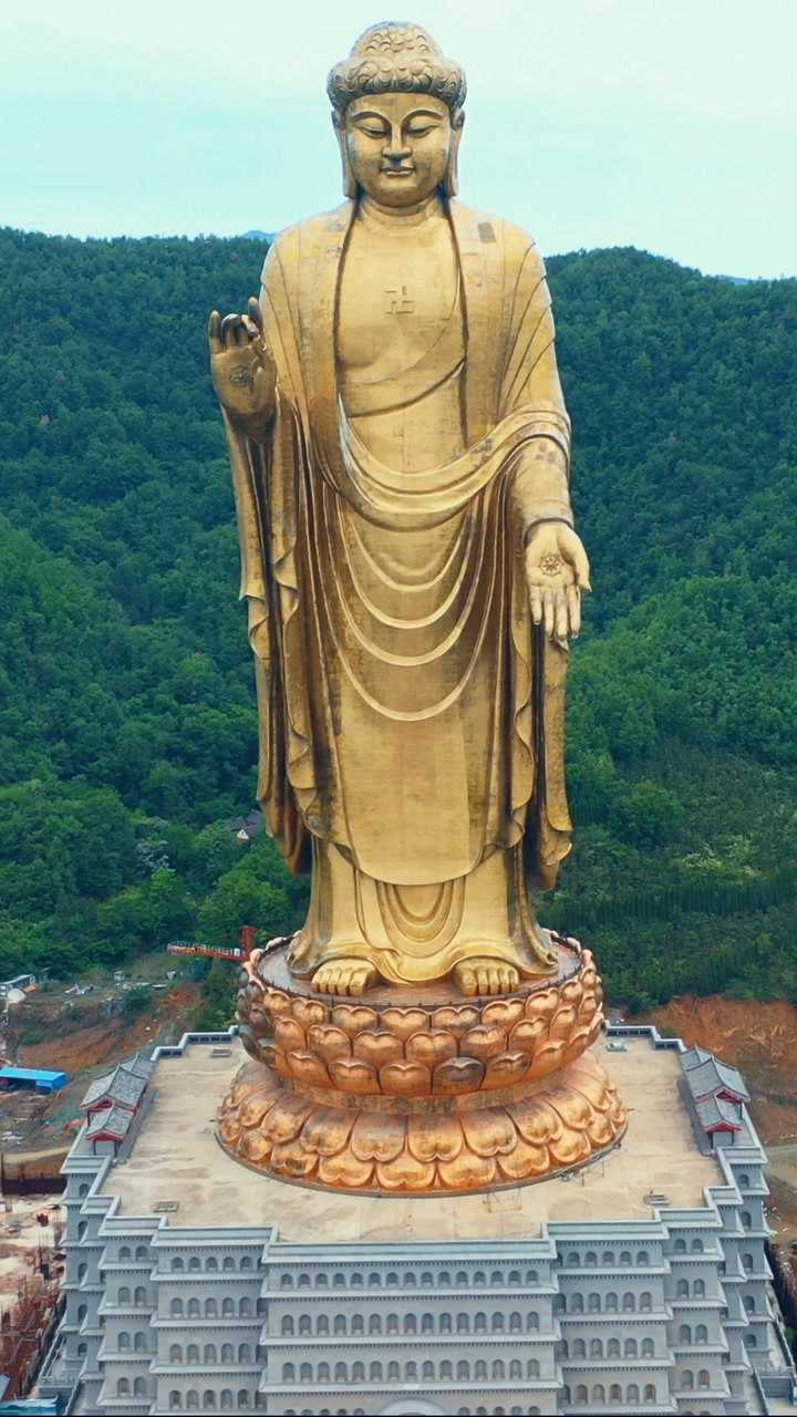 河南鲁山中原大佛用黄金108公斤铜3300吨耗资12亿历经5年建成