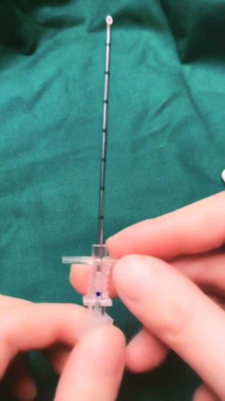 剖腹产腰部麻醉的针头硬生生打进腰椎里面看着十分的瘆人