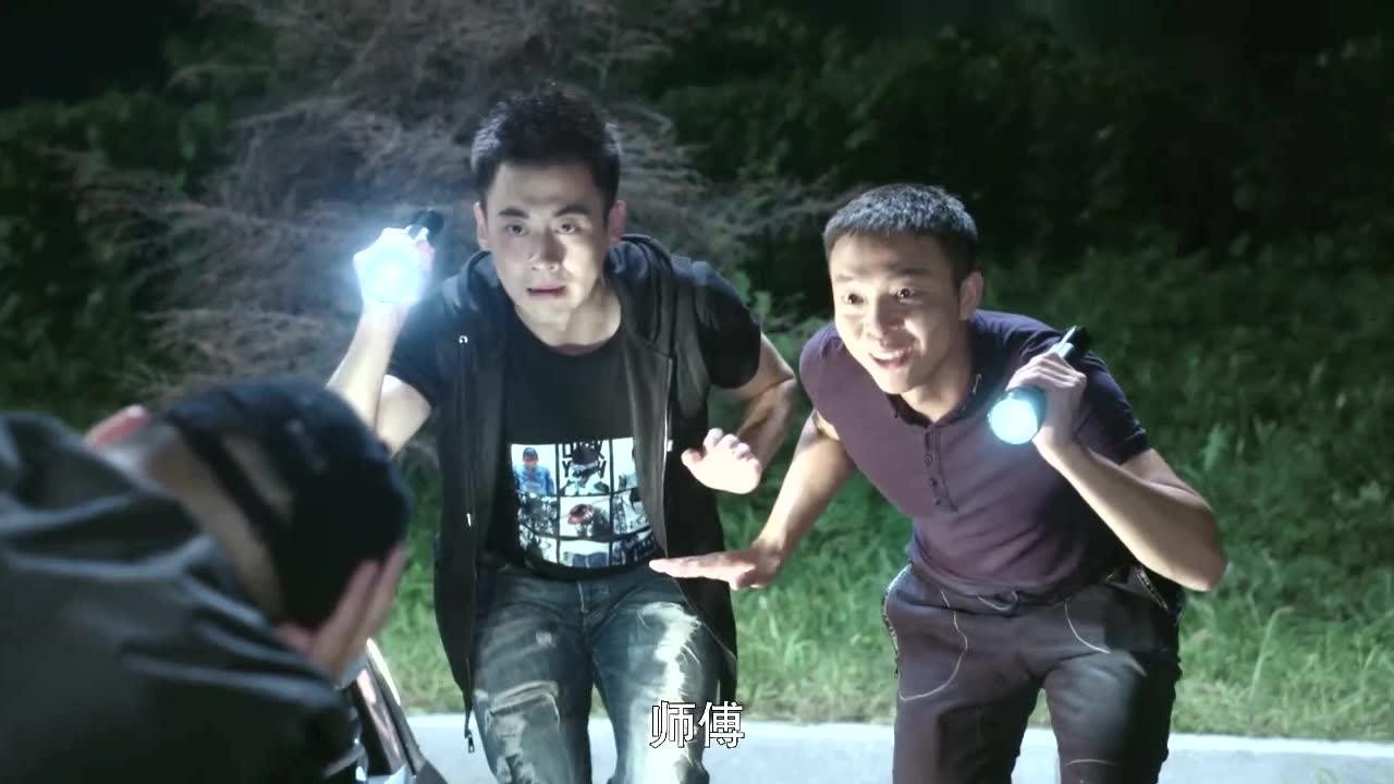 警察锅哥歹徒被药迷晕被简凡逮个正着这下他们可立大功了