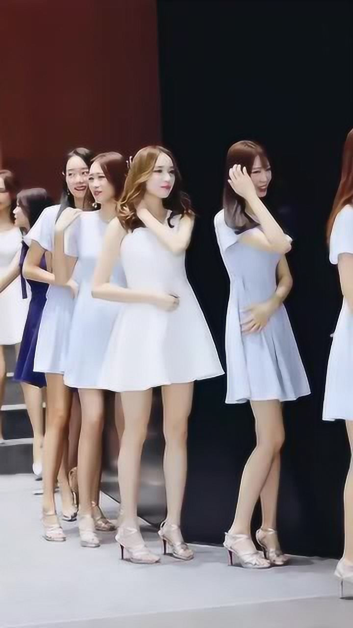 偶然发现一群车模小姐姐,个个长得特别有气质,你们觉得哪个好看