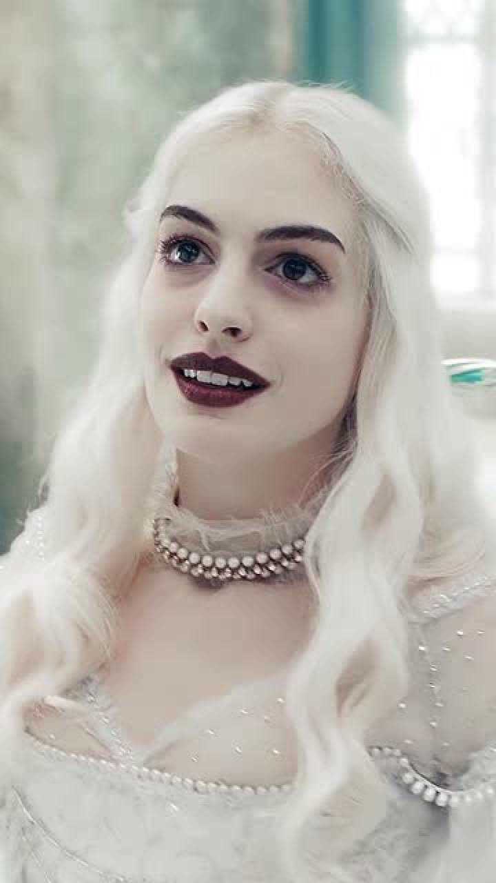 这位白皇后竟然卡粉都卡的这么好看