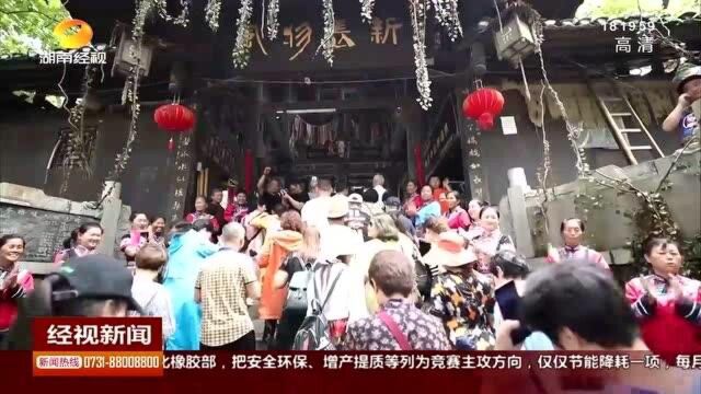 把文化唱进歌里跳进舞里!湘西苗儿滩流水欢歌来迎客