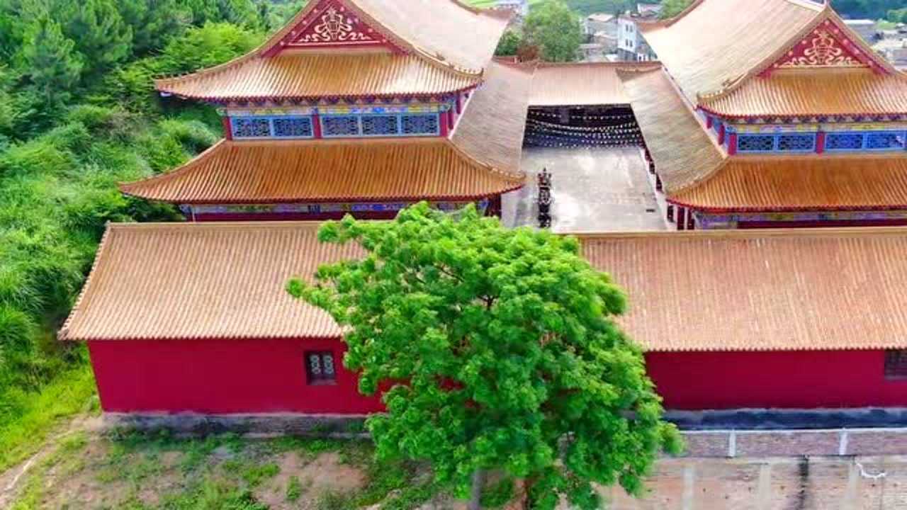 广西小伙实拍:广西灵山县黄氏大宗祠,辉煌如"皇宫"造价8000000