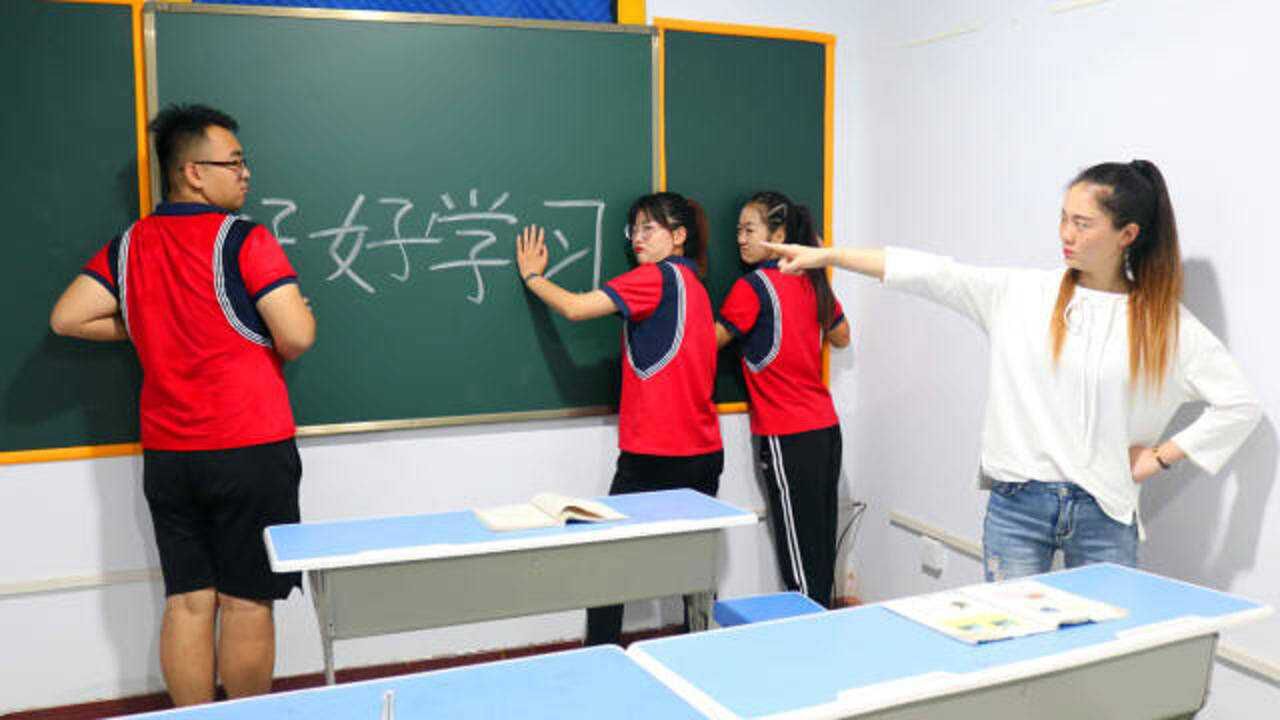 学生上课迟到,竟找借口说自己穿越到了宋朝,结果被老师罚站_高清1080P在线观看平台_腾讯视频