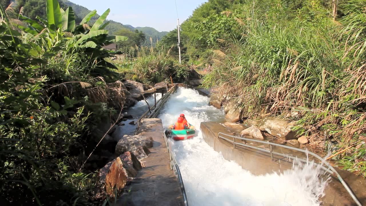 铜钹山漂流图片