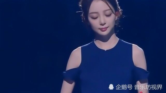 汪小敏倾情献唱《笑看风云》现场版,人美歌甜,美的心都要被融化了