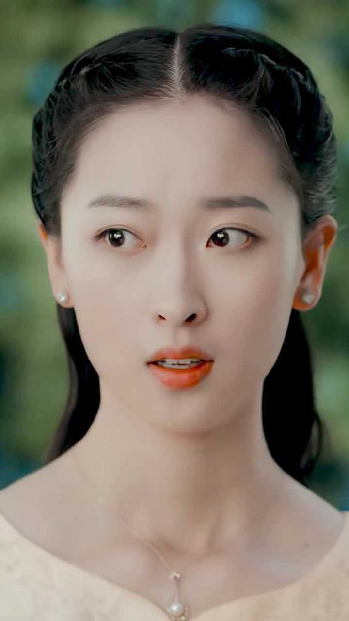 何雨虹,96年的漂亮小姐姐,颜值太优越啦!