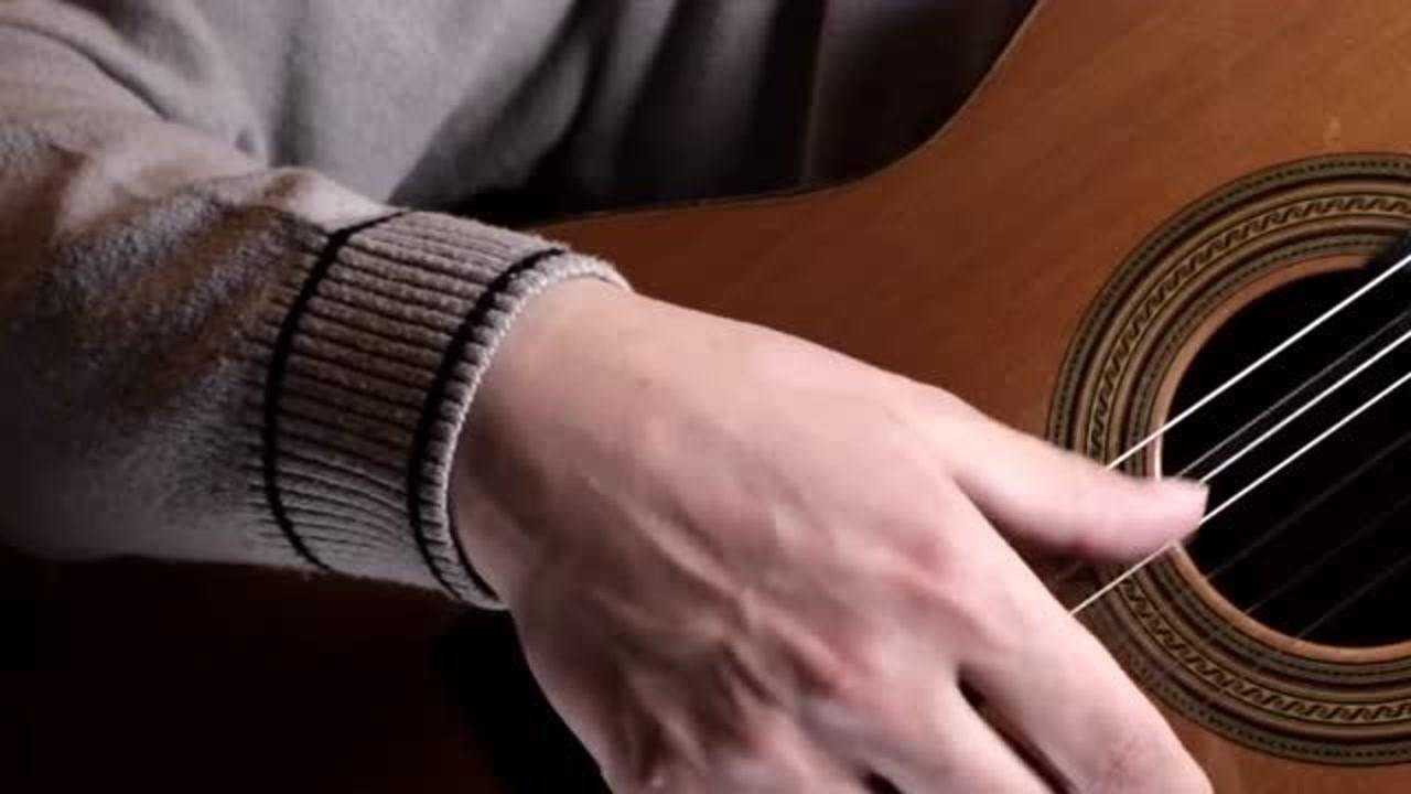 古典吉他大师的指甲图片