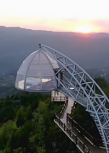 360度全景悬空玻璃酒店还是在山顶你敢住吗