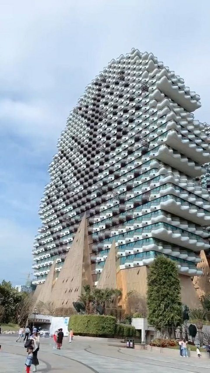 赵本山在三亚的酒店据说投资了10个亿