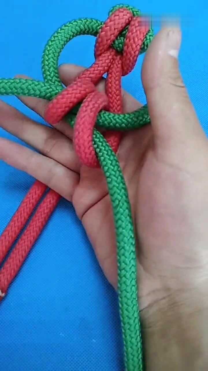 项链手链上的龙骨结,结法简单,形成的结点既美观又漂亮!