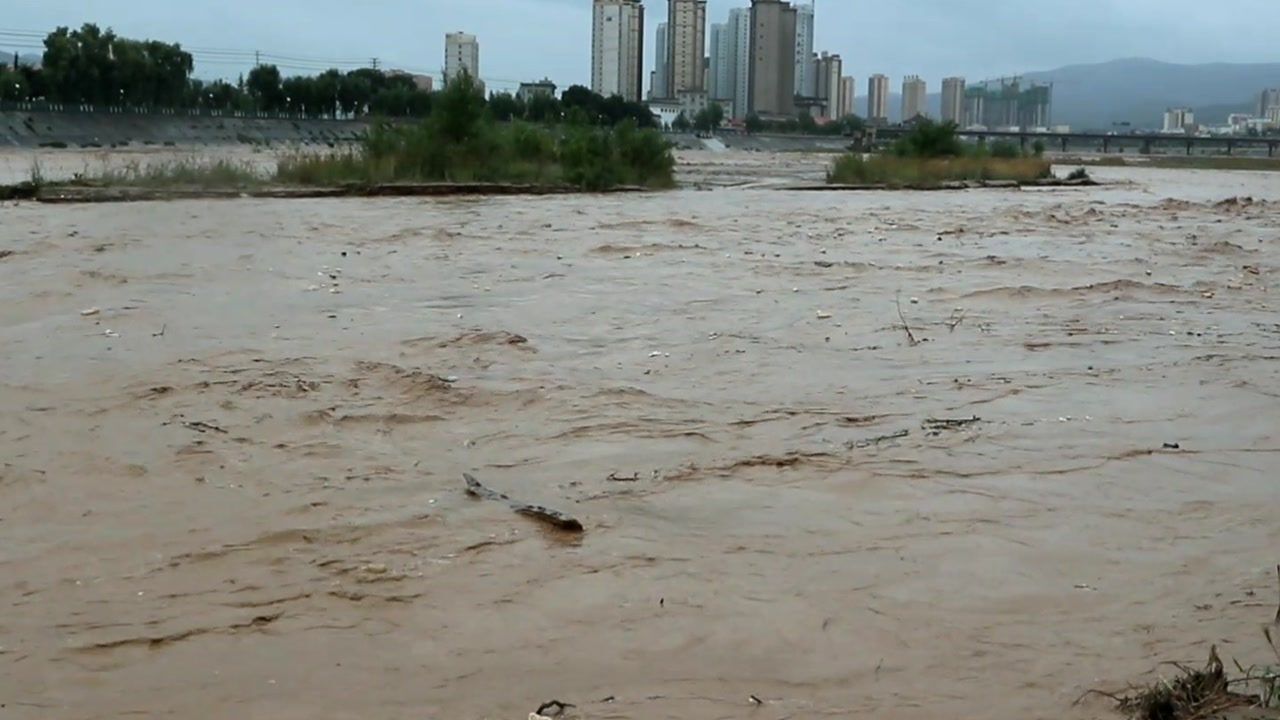 甘肃天水暴雨图片