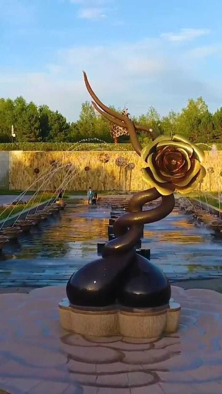 康巴什的又一景点 玫瑰花园喷泉已经开了.