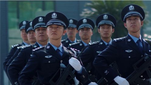 人民公安报社和中国警察网新媒体平台升起全国公安第一面警旗