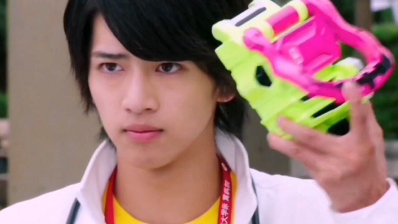 假面骑士艾克赛德和灵骑的相认现场大哥你的腰带没我的好看