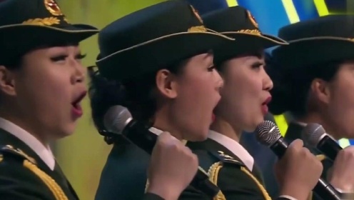9位中国女兵在俄罗斯演唱歌曲《喀秋莎》，现场观众沸腾