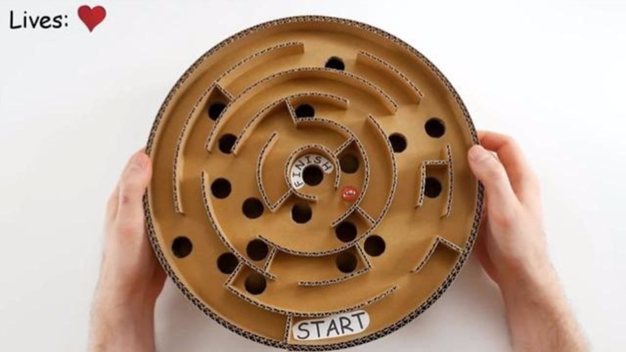 教你用硬纸板自制一个玻璃球迷宫盘,我能玩一年