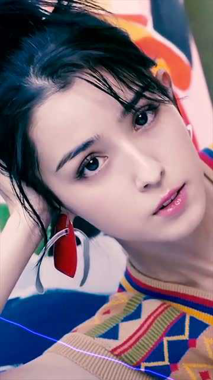 哈妮克孜出生于新疆,中国内地舞蹈女演员