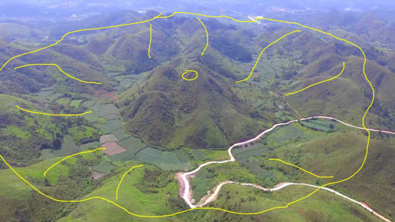 此地地形方圆中间莲花绽放少见的状元形风水宝地