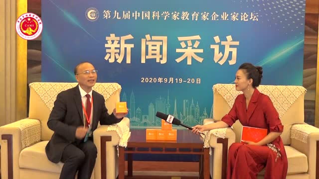 朱信华接受央视主持人新闻采访