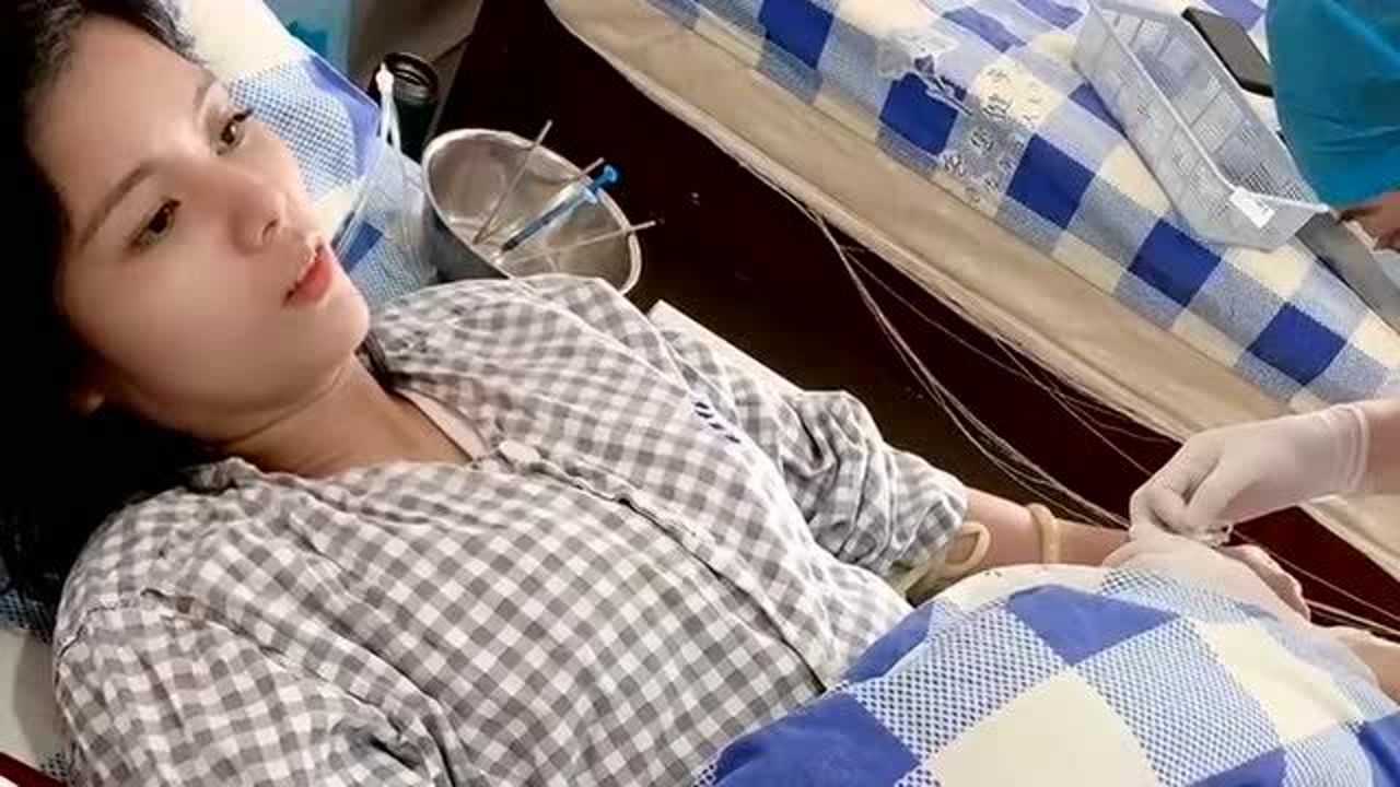 姐姐住院抽了很多血,看到她这样让人心疼,平时不爱惜身体造成的后果!