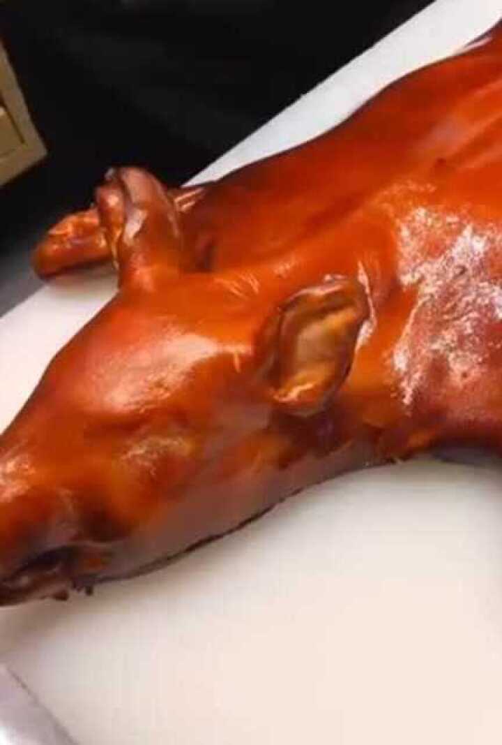 猪头被整个剁掉,厨师这食材选的真是讲究!