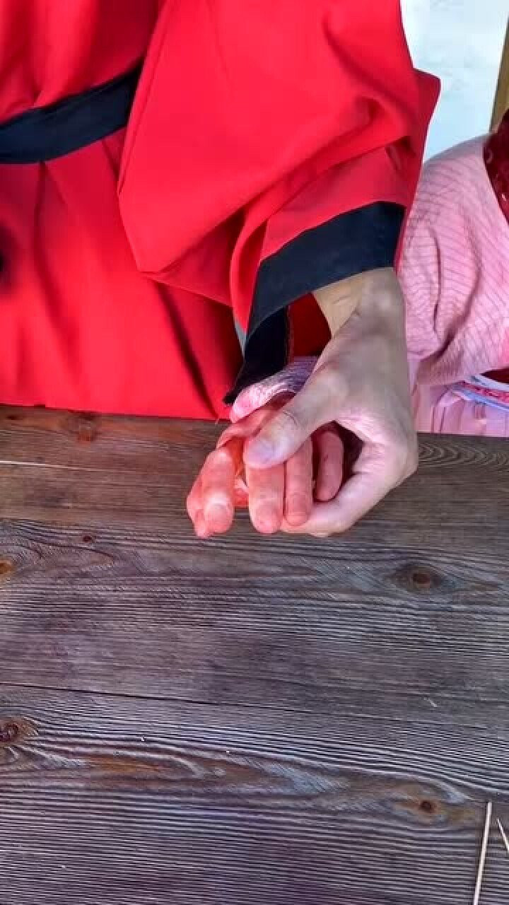 拍戏现场之扎手指