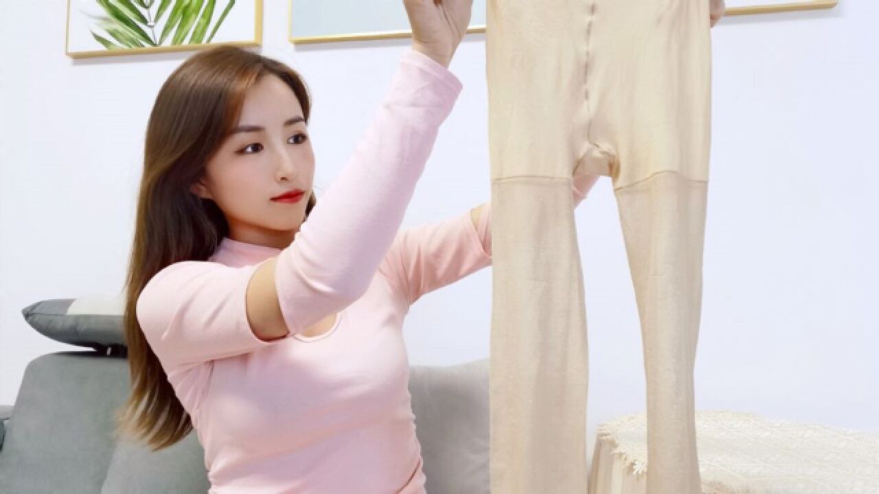 妹子评测肉色"油光亮丝"丝袜,触摸感就是不一样,平时不常见_高清1080p