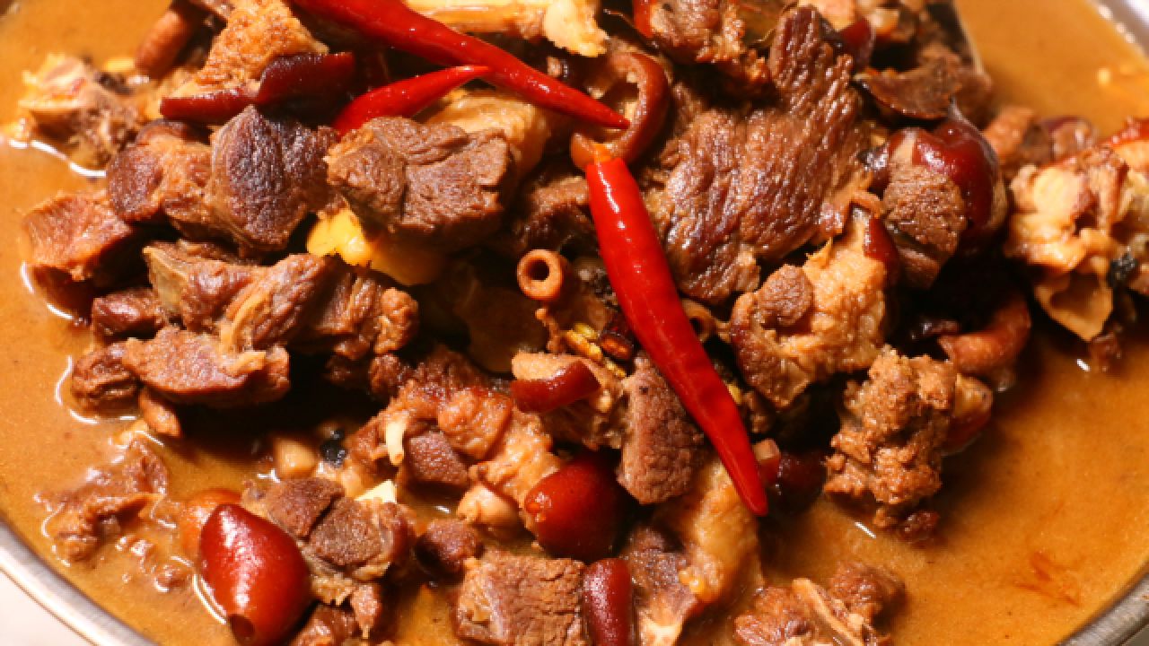 广西传统焖狗肉皮脆金黄肉香十足20年不变的味道