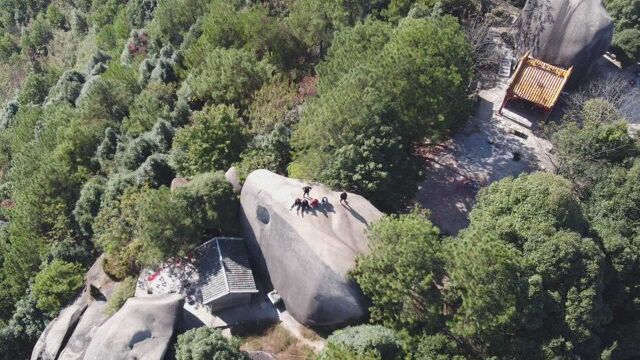 小吹带你去看建在山顶的高山寺庙,这里的风景真漂亮