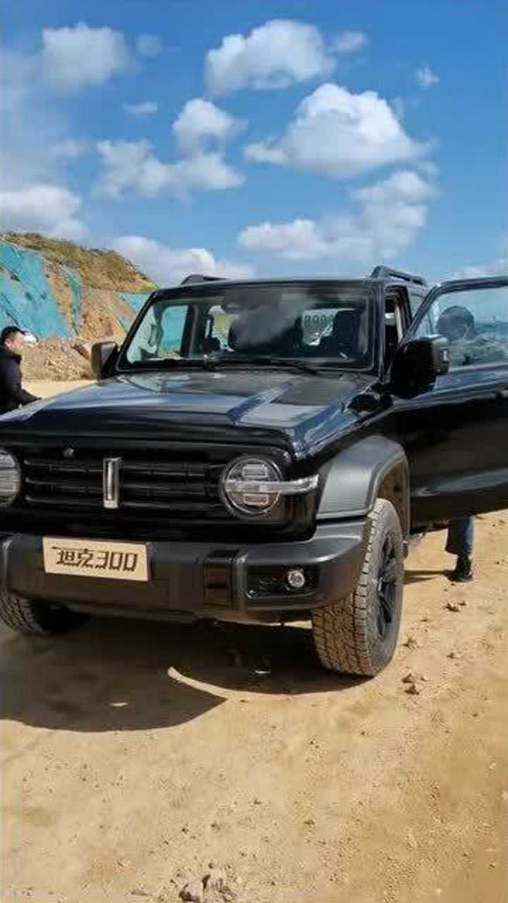 坦克300来越野,黑色车身威武霸气!