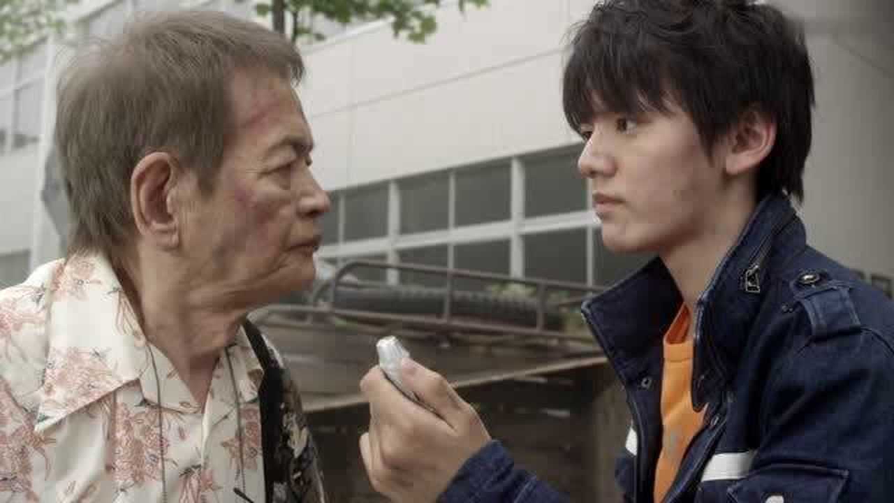 捷德奥特曼小陆获得奥特之父的力量变身成带角的奥特战士