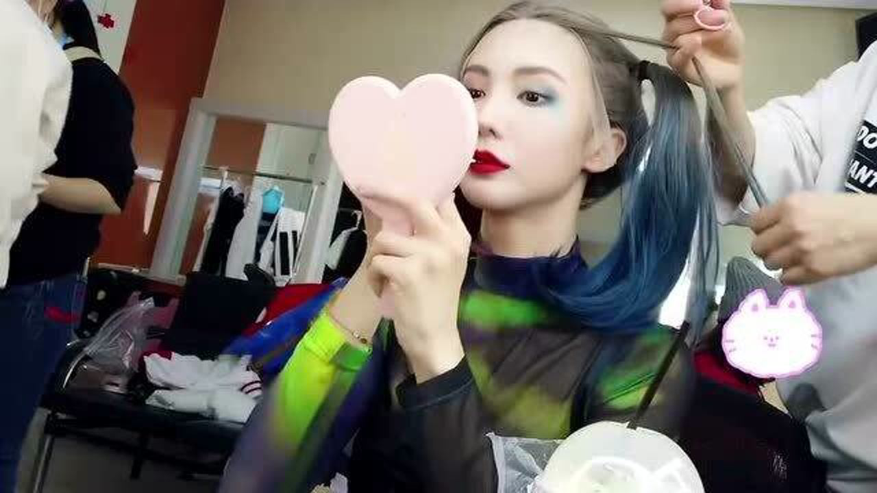 金晨"小丑女"变装全过程,美女太有魅力啦!