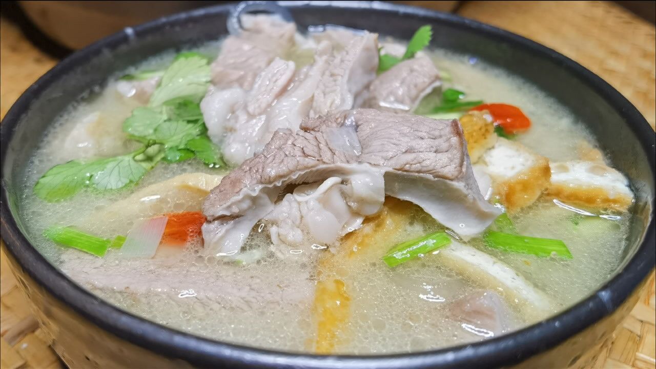饭店的羊肉汤为啥那么好喝?因为多加了一种食材,汤浓肉香无腥味