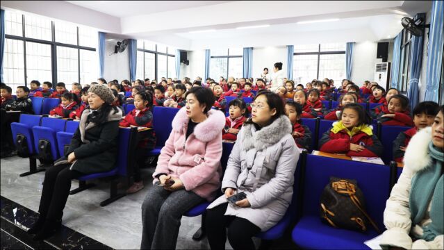 衡阳高兴小学近日开办文明礼仪特色课,腾雁艺术培训中心热情赞助