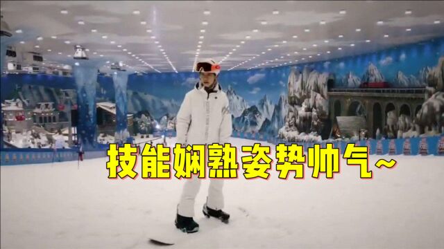 张亮晒儿子滑雪,13岁张悦轩技能娴熟姿势帅气,身高高挑长腿抢镜