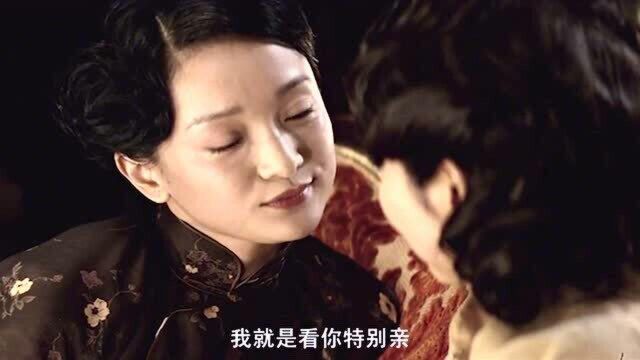 民国时期硬汉张和美女配合,上演一场“狼踩狼”的大戏,艰难送出情报