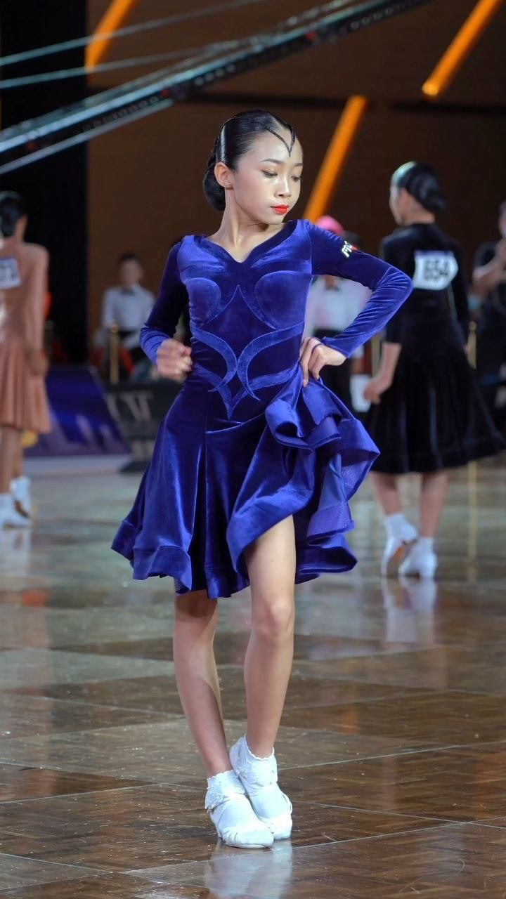 赖颖欣12岁女单精英组拉丁舞前六优秀的人儿百看不厌